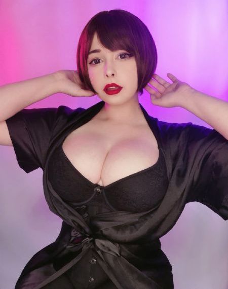 欧美夸张耳环女_4K神马在线观看